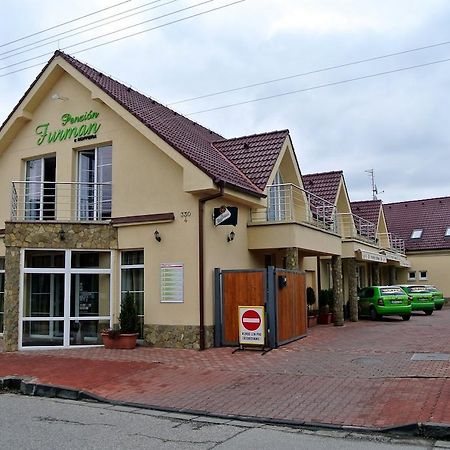 Penzion Furman U Hoffera Vráble Exterior foto